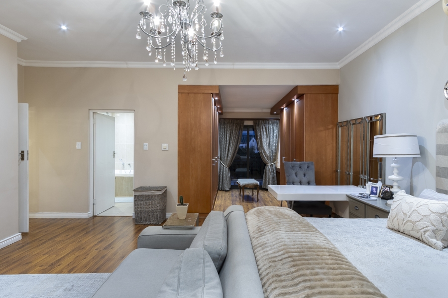 5 Bedroom Property for Sale in De Wijnlanden Residential Estate Western Cape